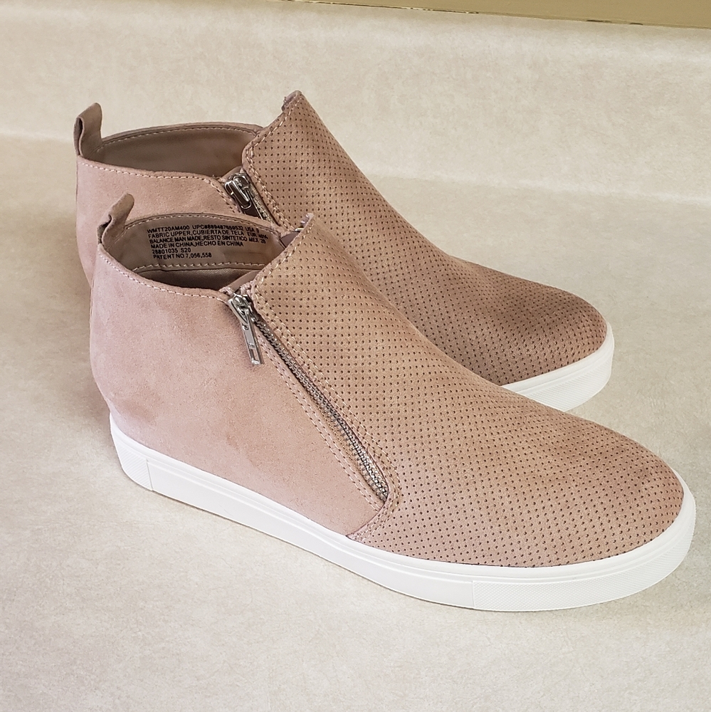 NWOT Time and Tru SIZE 9 Blush Suede Wedge Filagree Booties with Zippers